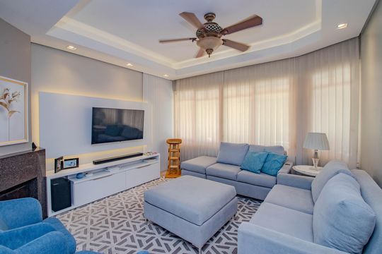 Casa à venda com 3 quartos, 180m² em Jardim Itu, Porto Alegre