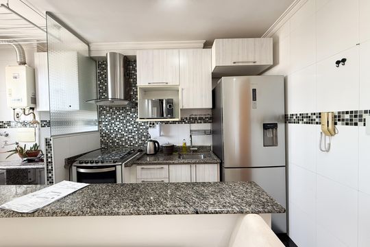 Cozinha e Área de Serviço de apartamento para alugar com 2 quartos, 49m² em Piqueri, São Paulo