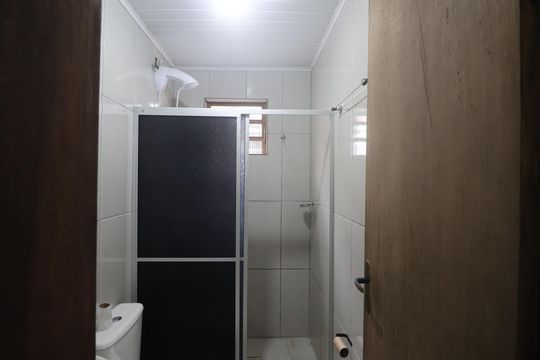 Banheiro de kitnet/studio para alugar com 1 quarto, 25m² em Nossa Senhora das Gracas, Canoas