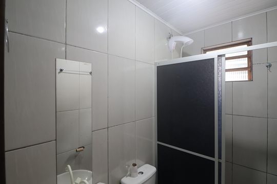 Banheiro de kitnet/studio para alugar com 1 quarto, 25m² em Nossa Senhora das Gracas, Canoas