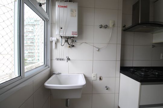 Área de serviço de apartamento para alugar com 2 quartos, 80m² em Barra Olímpica, Rio de Janeiro
