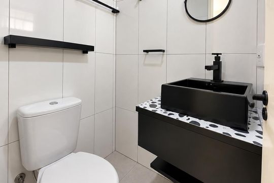 Banheiro de apartamento para alugar com 1 quarto, 38m² em Jardim Dona Leopoldina, Porto Alegre