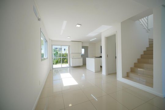 Sala de Jantar  de casa para alugar com 3 quartos, 135m² em Campeche Central, Florianópolis