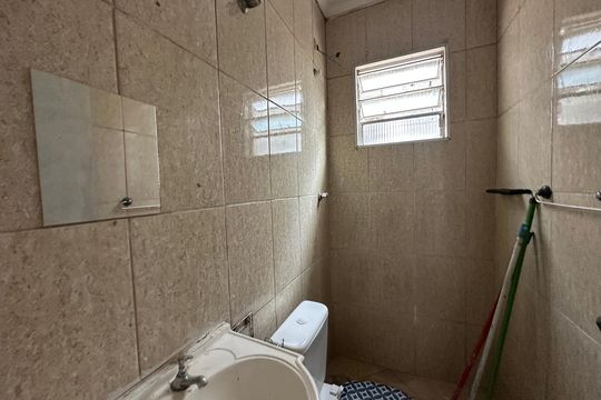 Banheiro de casa para alugar com 1 quarto, 107m² em Jardim Belval, Barueri