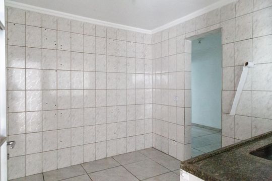 Cozinha de casa para alugar com 1 quarto, 42m² em Jardim Sao Domingos, Guarulhos
