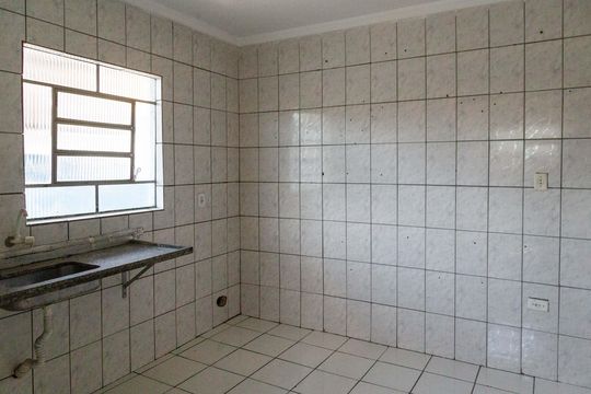 Cozinha de casa para alugar com 1 quarto, 42m² em Jardim Sao Domingos, Guarulhos