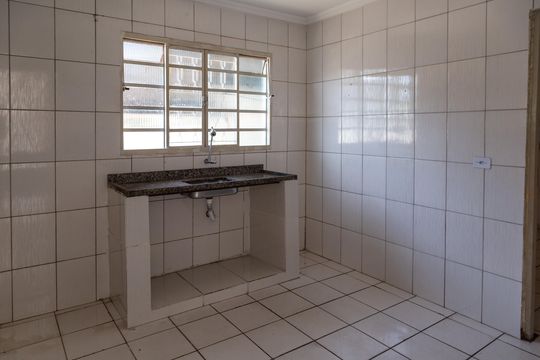 Cozinha de casa para alugar com 1 quarto, 42m² em Jardim Sao Domingos, Guarulhos