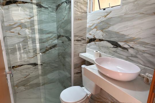 Banheiro de apartamento para alugar com 2 quartos, 48m² em Granja Viana, Cotia