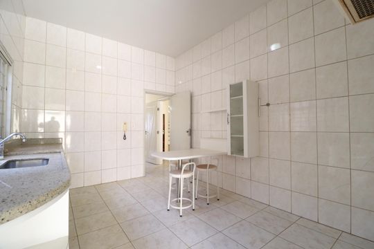 Cozinha de casa para alugar com 5 quartos, 316m² em Santa Mônica, Uberlândia