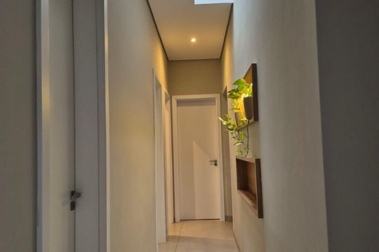 Corredor de casa de condomínio para alugar com 3 quartos, 148m² em Bonfim Paulista, Ribeirão Preto