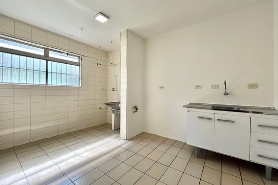 Cozinha de apartamento para alugar com 1 quarto, 43m² em Jardim Oriental, São Paulo