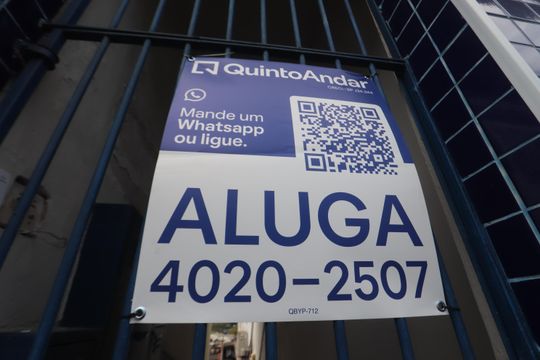 Placa de casa para alugar com 1 quarto, 70m² em Parque dos Bancarios, São Paulo