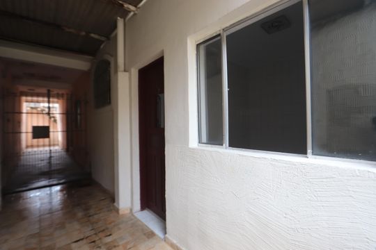 Entrada de casa para alugar com 1 quarto, 70m² em Parque dos Bancarios, São Paulo