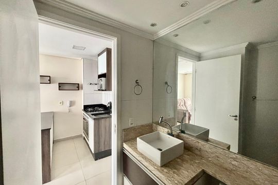 Banheiro de apartamento à venda com 1 quarto, 47m² em Jardim Santa Teresinha, São Paulo