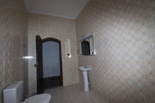 Banheiro de casa para alugar com 1 quarto, 70m² em Parque dos Bancarios, São Paulo
