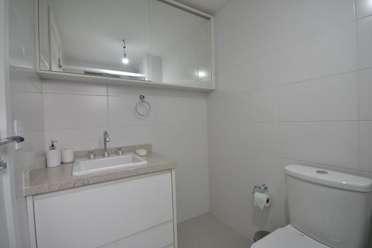 Banheiro de kitnet/studio para alugar com 1 quarto, 29m² em Butantã, São Paulo