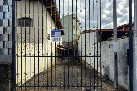 Fachada de casa à venda com 2 quartos, 75m² em Industrial, Contagem