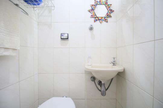 Banheiro de Serviço de apartamento à venda com 3 quartos, 72m² em Vila Progredior, São Paulo