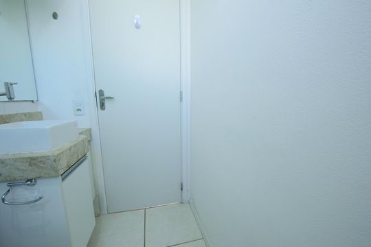 Banheiro da Suíte de apartamento para alugar com 2 quartos, 57m² em Cinco, Contagem
