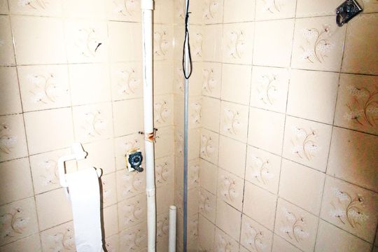 Banheiro de apartamento para alugar com 3 quartos, 70m² em Olaria, Rio de Janeiro