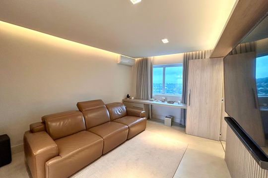 Sala de tv  de apartamento para alugar com 2 quartos, 135m² em Cidade Monções, São Paulo