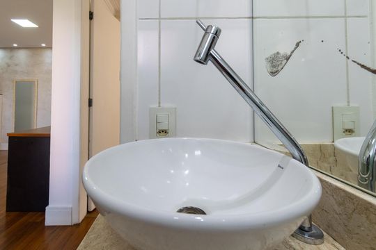 Banheiro  de apartamento para alugar com 2 quartos, 58m² em Jardim Oriental, São Paulo