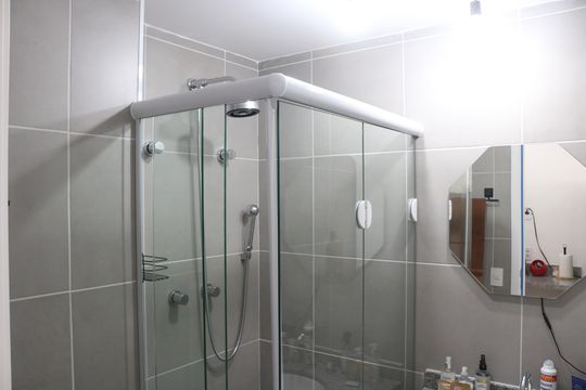 Banheiro de kitnet/studio à venda com 1 quarto, 24m² em Barra Funda, São Paulo