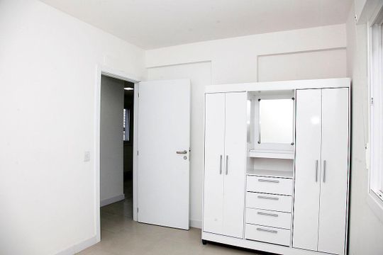 Quarto 1 de apartamento para alugar com 2 quartos, 54m² em Farroupilha, Porto Alegre