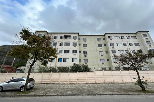 Fachada + placa de apartamento para alugar com 2 quartos, 44m² em Água Santa, Rio de Janeiro