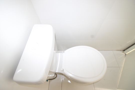 Banheiro de apartamento para alugar com 2 quartos, 42m² em Jardim Helian, São Paulo