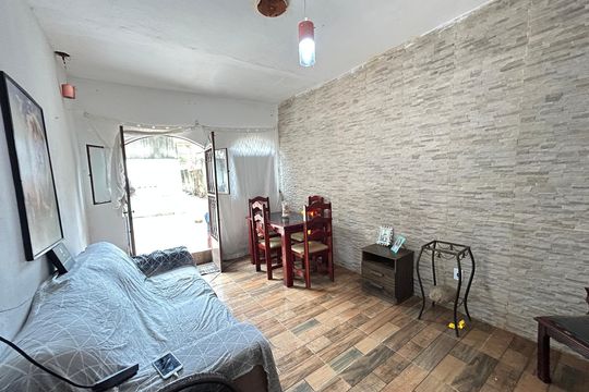 Sala de casa para alugar com 2 quartos, 90m² em Bento Ribeiro, Rio de Janeiro