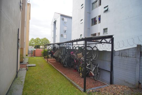 bicicletario de apartamento para alugar com 2 quartos, 43m² em Canudos, Novo Hamburgo