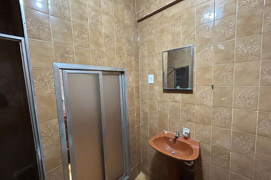 Banheiro de apartamento para alugar com 1 quarto, 30m² em Turiaçú, Rio de Janeiro