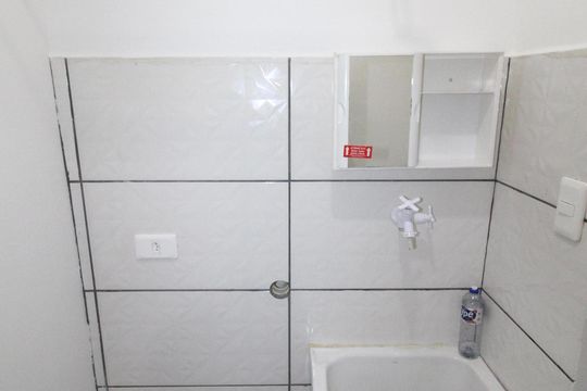 Banheiro de kitnet/studio para alugar com 1 quarto, 28m² em Jardim da Granja, São José dos Campos
