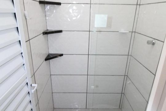 Banheiro de kitnet/studio para alugar com 1 quarto, 28m² em Jardim da Granja, São José dos Campos