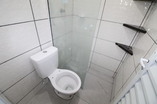 Banheiro de kitnet/studio para alugar com 1 quarto, 28m² em Jardim da Granja, São José dos Campos