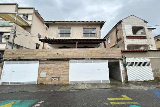 Fachada + placa de casa à venda com 2 quartos, 110m² em Higienópolis, Rio de Janeiro