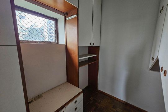 Quarto de Serviço de apartamento para alugar com 4 quartos, 267m² em Vila Suzana, São Paulo