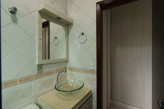 Banheiro da Suíte de apartamento para alugar com 2 quartos, 68m² em Vila Valparaíso, Santo André