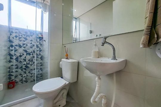 Banheiro de apartamento para alugar com 2 quartos, 42m² em Jardim Boa Vista (Zona Oeste), Osasco