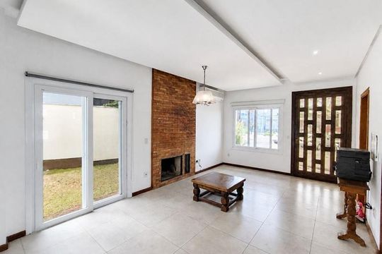 Sala de casa de condomínio para alugar com 4 quartos, 175m² em Hípica, Porto Alegre