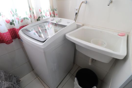 Cozinha e Área de Serviço de apartamento para alugar com 2 quartos, 57m² em Presidente Roosevelt, Uberlândia