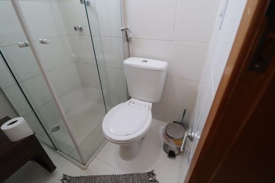 Banheiro Social de apartamento para alugar com 2 quartos, 57m² em Presidente Roosevelt, Uberlândia