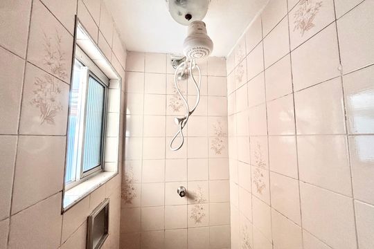 Banheiro de apartamento para alugar com 3 quartos, 57m² em Conjunto Residencial José Bonifácio, São Paulo