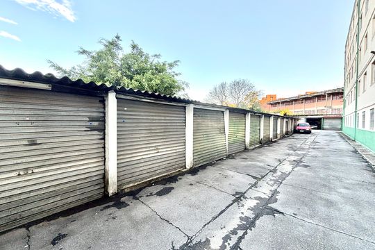 Garagem de apartamento para alugar com 3 quartos, 57m² em Conjunto Residencial José Bonifácio, São Paulo