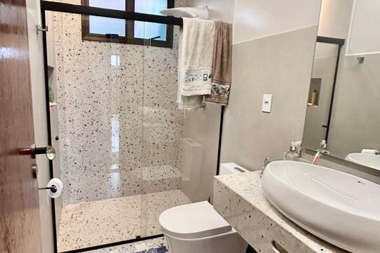 Banheiro Social de casa para alugar com 3 quartos, 360m² em Vale do Sol, Nova Lima
