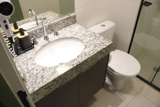 Banheiro de kitnet/studio para alugar com 1 quarto, 24m² em Perdizes, São Paulo