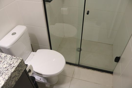 Banheiro de kitnet/studio para alugar com 1 quarto, 24m² em Perdizes, São Paulo