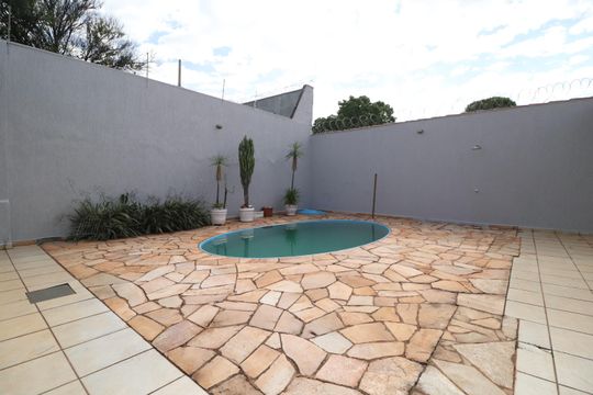 Casa para alugar com 4 quartos, 195m² em Cidade Jardim, Uberlândia