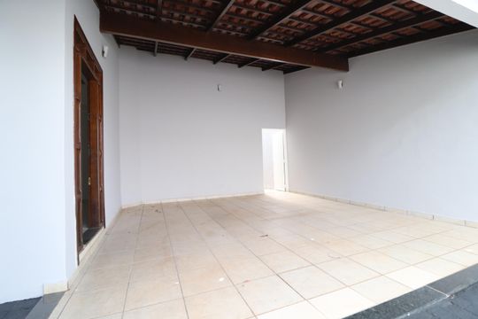Garagem de casa para alugar com 4 quartos, 195m² em Cidade Jardim, Uberlândia